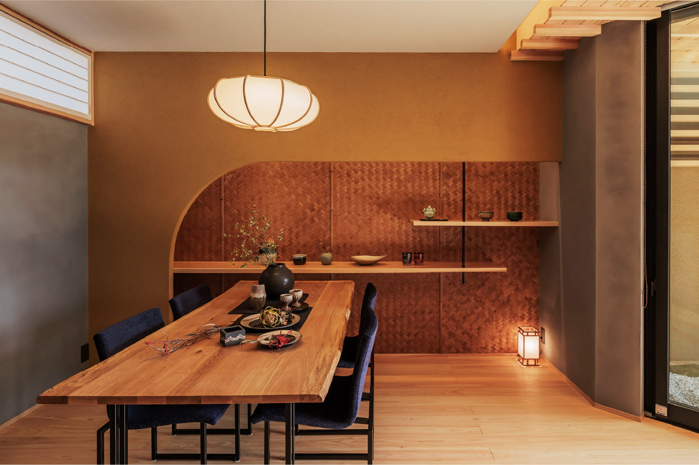 DINING :